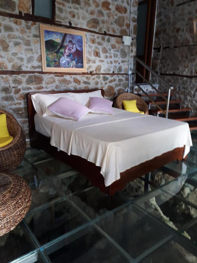 Nuci'S Home Glass Floor Tushemisht Exterior photo
