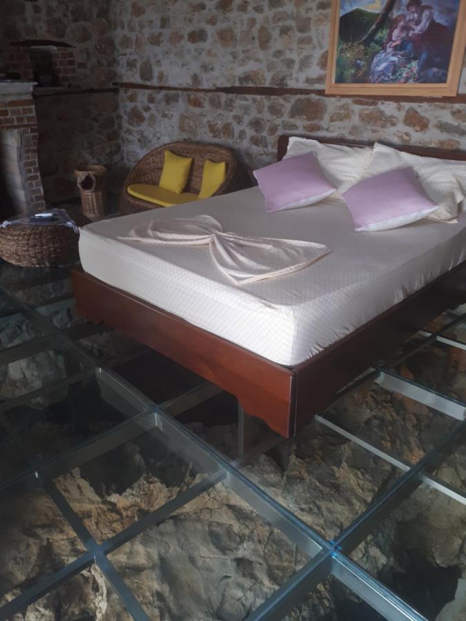 Nuci'S Home Glass Floor Tushemisht Exterior photo
